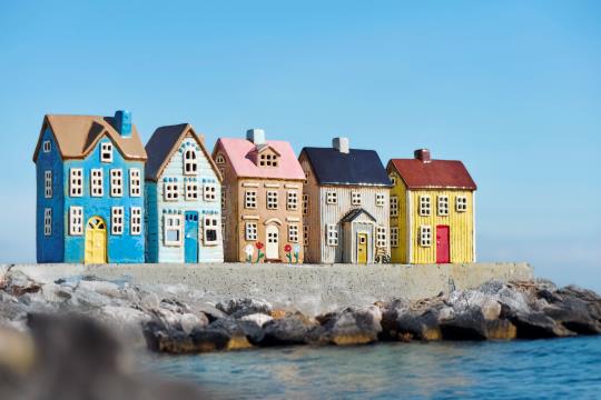 Ib Laursen Haus für Teelicht Nyhavn mit Holzgriff Braune Tür